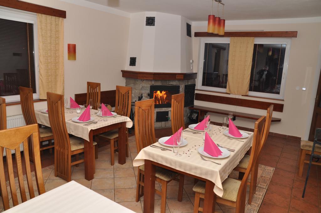 Pension & Restaurant Silma With Wellness Rychvald Buitenkant foto