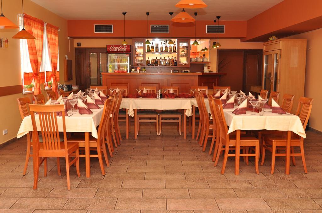 Pension & Restaurant Silma With Wellness Rychvald Buitenkant foto